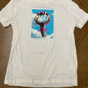 NIKE T SHIRT !!